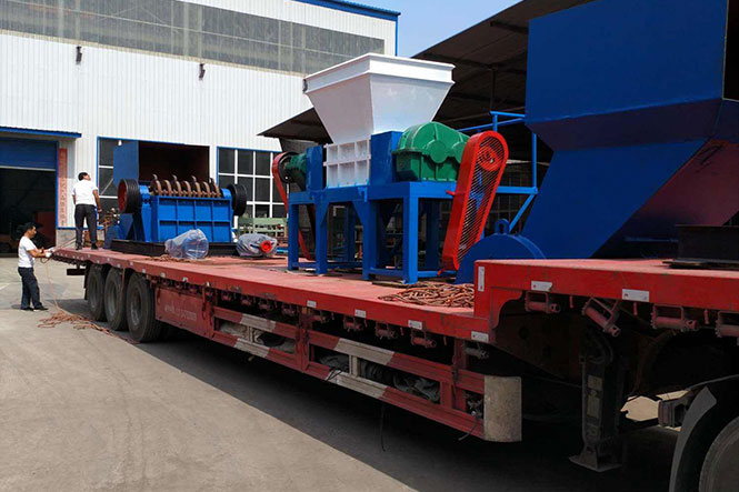 山東莒南塑料撕碎機發(fā)貨現場